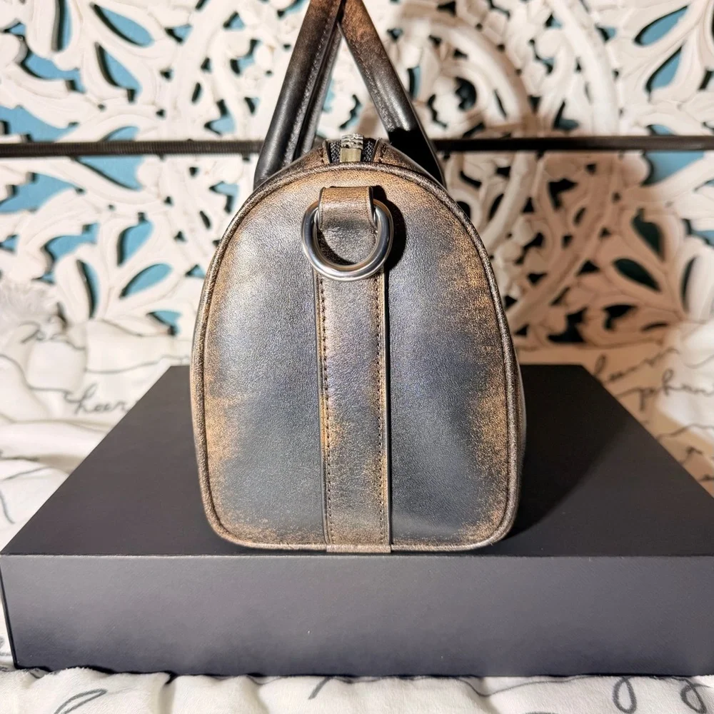 Coach compass 25 in loved leather